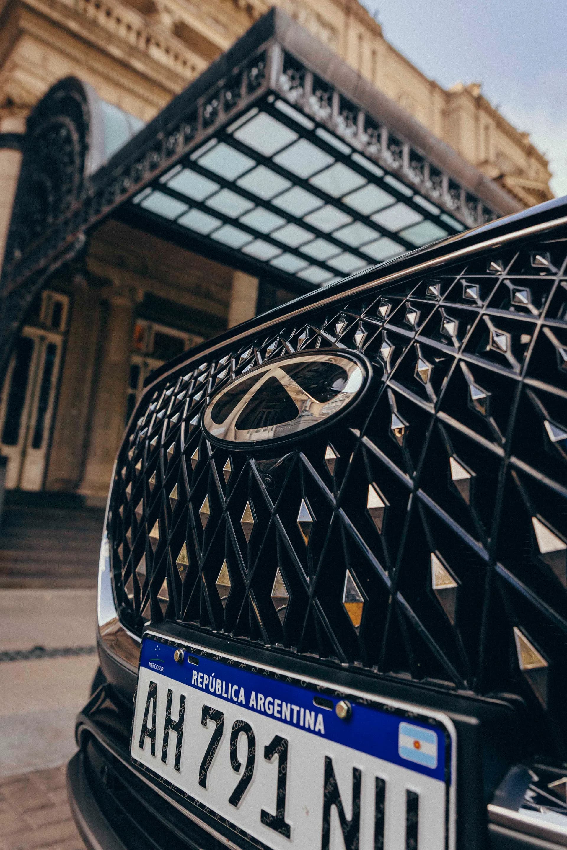 Tiggo 8 Pro detalle parrilla Diamond Star