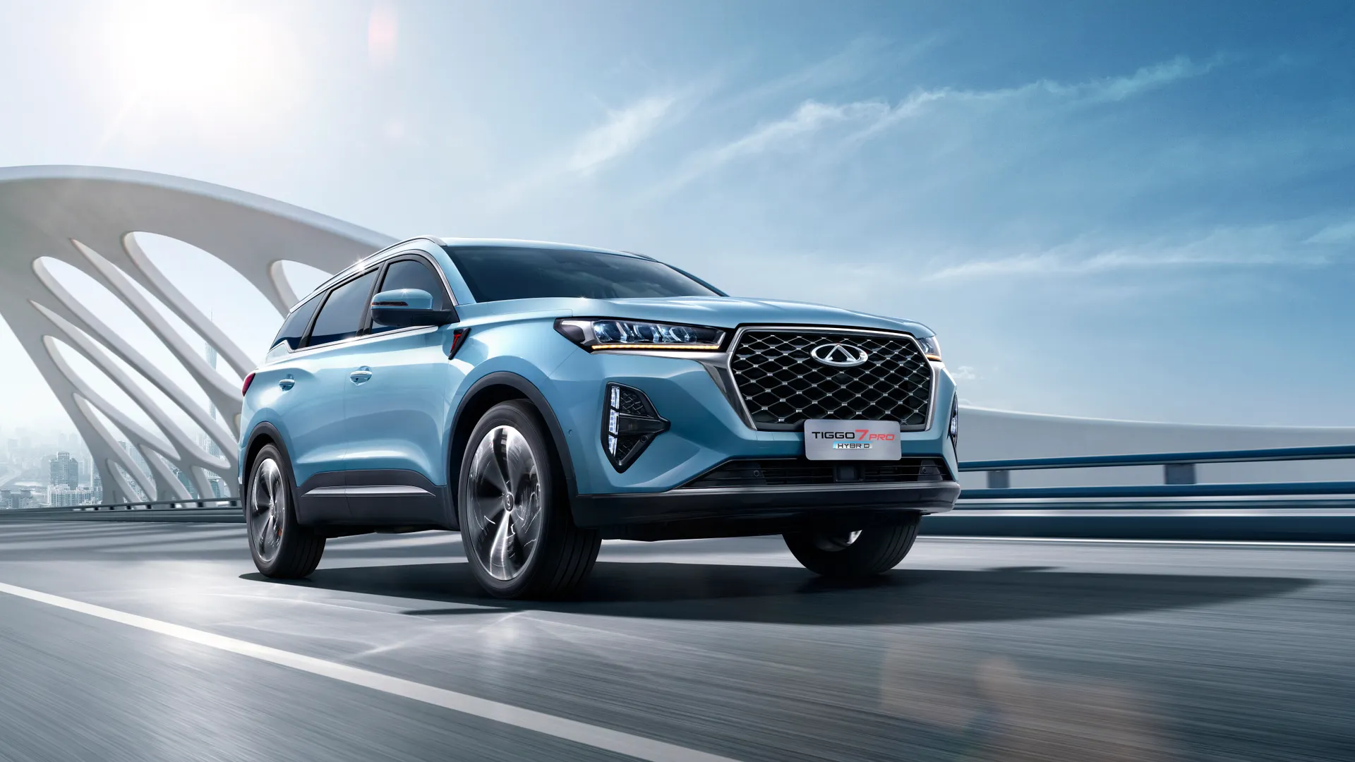 Tiggo 7 Hybrid en puente ciudad